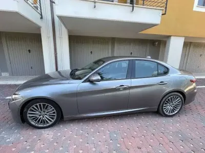 Usata Alfa Romeo Giulia Super 179 CV (131 kW) 2018 Grigio Berlina
