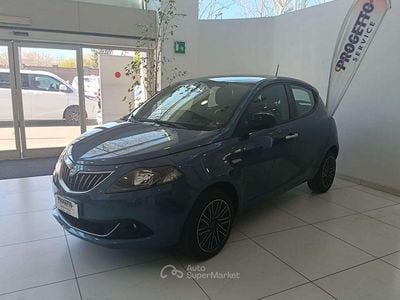 Usata Lancia Ypsilon Gold 69 CV (50 kW) 2022 Blu scuro Utilitaria