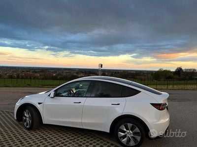 Usata Tesla Model Y RWD 219 kW (299 CV) 2023 Bianco SUV