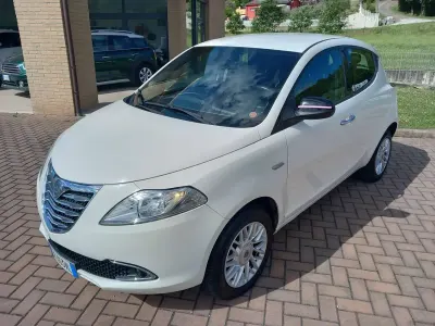 Usata Lancia Ypsilon Gold 84 CV (61 kW) 2014 Bianco Utilitaria