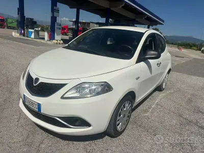 Usata Lancia Ypsilon 69 CV (50 kW) 2013 Bianco Utilitaria