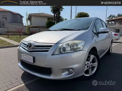 Usata Toyota Auris Sol 126 CV (92 kW) 2010 Grigio Utilitaria