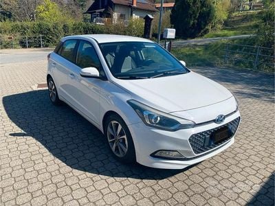 Usata Hyundai i20 90 CV (66 kW) 2015 Bianco Berlina