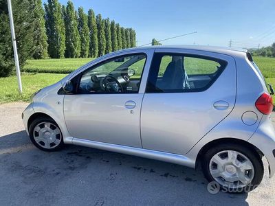 Usata Toyota Aygo 68 CV (50 kW) 2007 Grigio Utilitaria