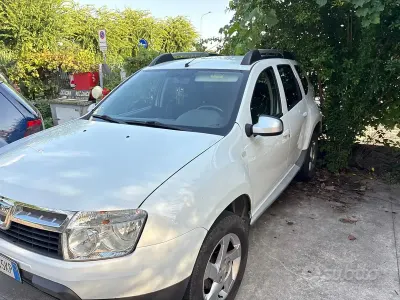 Usata Dacia Duster Lauréate 105 CV (77 kW) 2012 Bianco SUV