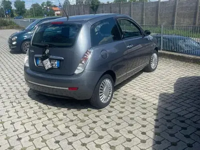 Usata Lancia Ypsilon 60 CV (44 kW) 2007 Grigio Utilitaria