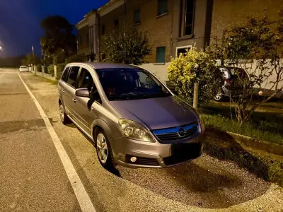 Usata Opel Zafira Edition 125 CV (91 kW) 2010 Monovolume
