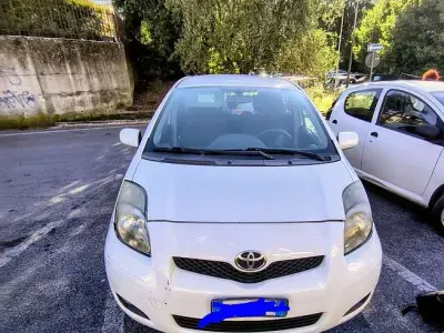Usata Toyota Yaris Sol 101 CV (74 kW) 2011 Utilitaria