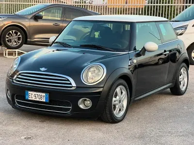 Usata Mini Cooper D 109 CV (80 kW) 2010 Nero Utilitaria