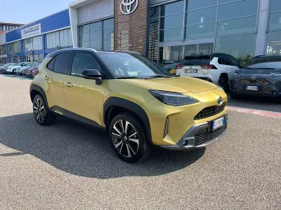 Usata Toyota Yaris Cross 116 CV (85 kW) 2021 Oro SUV