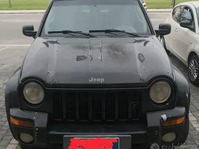 Usata Jeep Cherokee 150 CV (110 kW) 2003 Nero SUV
