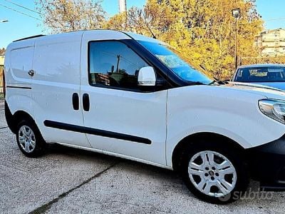 Usata Fiat Doblò 105 CV (77 kW) 2015 Bianco Monovolume