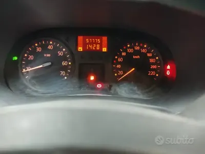 Usata Renault Clio II 64 CV (47 kW) 2007 Rosso Berlina