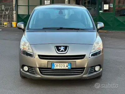 Usata Peugeot 5008 150 CV (110 kW) 2010 Beige Monovolume
