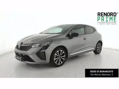 Usata Renault Clio Techno 91 CV (66 kW) 2025 Grigio chiaro Utilitaria