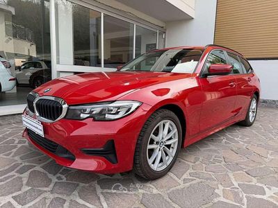 Usata BMW 316 Advantage 122 CV (89 kW) 2022 Melbourne red Station wagon