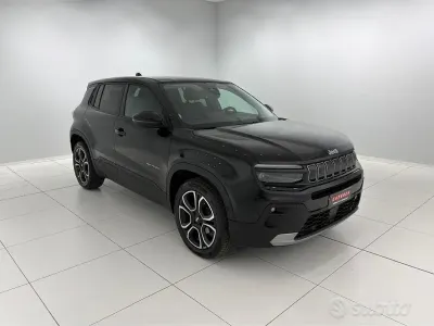 Käytetty Jeep Avenger 101 HP (74 kW) 2023 Musta Katumaasturi