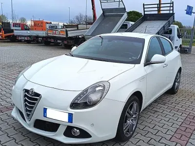 Usata Alfa Romeo Giulietta Business 120 CV (88 kW) 2016 Bianco Utilitaria