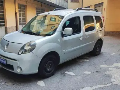 Usata Renault Kangoo 90 CV (66 kW) 2011 Grigio metallizzato Monovolume