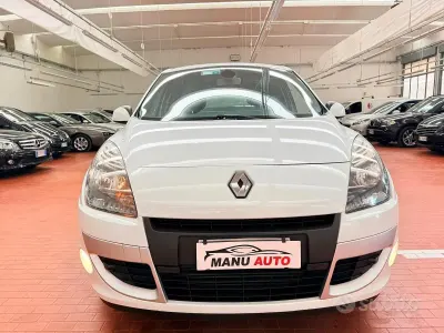 Usata Renault Scénic III Dynamique 110 CV (80 kW) 2011 Bianco Monovolume