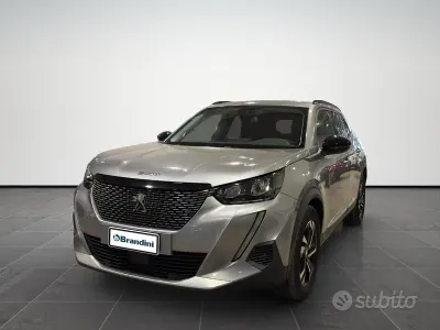 Usata Peugeot 2008 Allure 102 CV (75 kW) 2022 Grigio tetto nero SUV