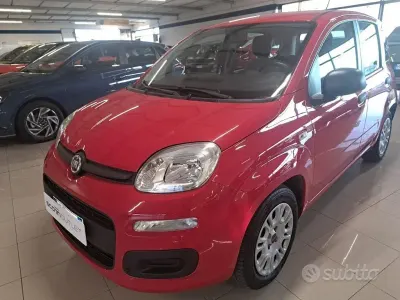 Usado Fiat Panda S 70 CV (51 kW) 2021 Rojo Utilitario