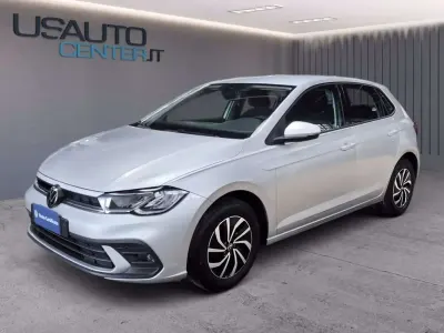 Usata VW Polo Life 95 CV (69 kW) 2023 0c grigio monsone metallizzato Utilitaria
