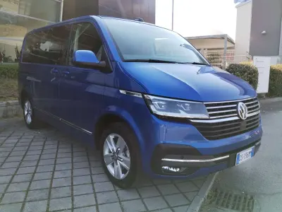 Usata VW Caravelle 150 CV (110 kW) 2024 Blu/azzurro Furgone