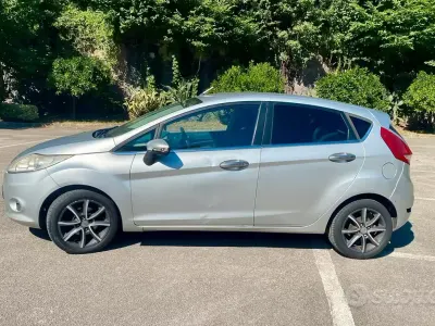 Usata Ford Fiesta 97 CV (71 kW) 2009 Grigio Berlina