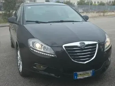 Usata Lancia Delta 120 CV (88 kW) 2012 Nero Utilitaria