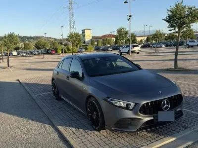 Usata Mercedes 180 Premium 116 CV (85 kW) 2021 Grigio Berlina