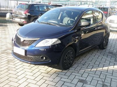 Usata Lancia Ypsilon 69 CV (50 kW) 2019 Blu/azzurro Utilitaria