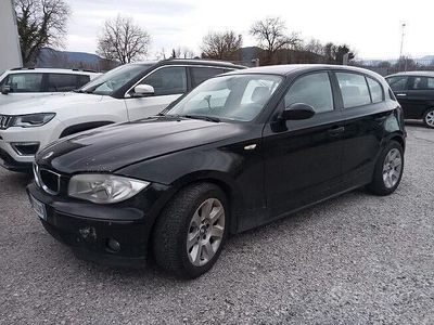 Usata BMW 118 122 CV (89 kW) 2005 Nero Utilitaria