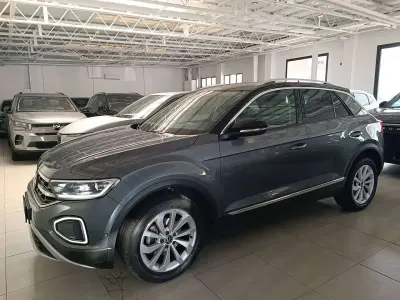 Usata VW T-Roc Style 110 CV (80 kW) 2023 Grigio SUV