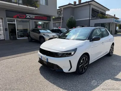 Usata Opel Corsa 101 CV (74 kW) 2025 Bianco Utilitaria