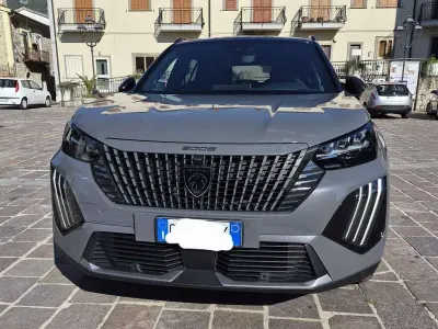 Usata Peugeot 2008 GT 131 CV (96 kW) 2023 Grigio SUV