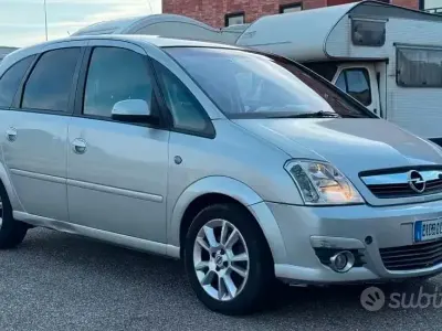 Usata Opel Meriva Cosmo 90 CV (66 kW) 2009 Grigio Monovolume