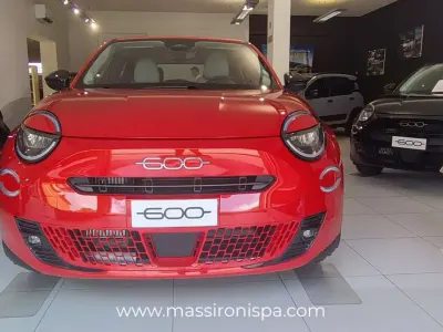 Nuova Fiat 600 Pop 110 CV (80 kW) 2026 Arancione SUV