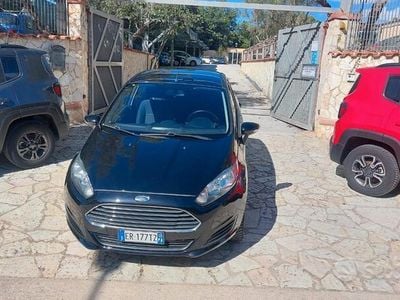 Usata Ford Fiesta 97 CV (71 kW) 2013 Nero Utilitaria