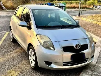 Usata Toyota Yaris 69 CV (50 kW) 2007 Grigio Utilitaria