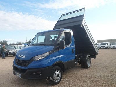 Usata Iveco 35.12 120 CV (88 kW) 2021 Blu Furgone