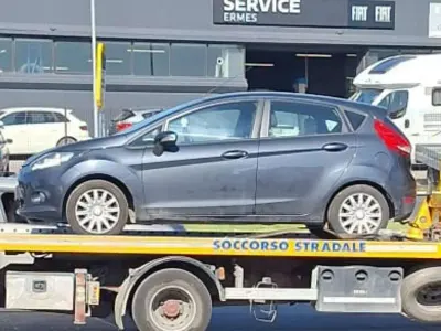 Usata Ford Fiesta Titanium 68 CV (50 kW) 2008 Blu/azzurro Utilitaria