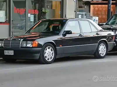 Usata Mercedes 190 105 CV (77 kW) 1991 Nero Berlina