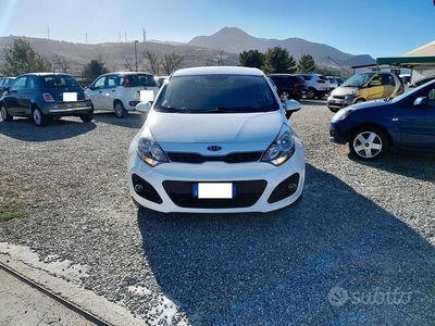 Usata Kia Rio 89 CV (65 kW) 2012 Bianco Berlina