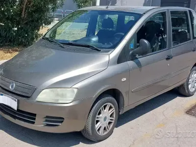 Usata Fiat Multipla 103 CV (75 kW) 2006 Grigio Monovolume
