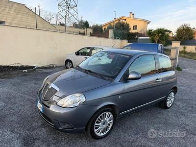 Usata Lancia Ypsilon 69 CV (50 kW) 2012 Marrone Utilitaria