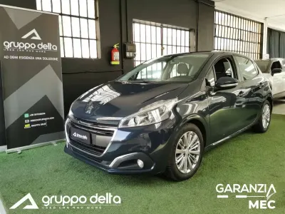 Usata Peugeot 208 Allure 82 CV (60 kW) 2018 Grigio Utilitaria
