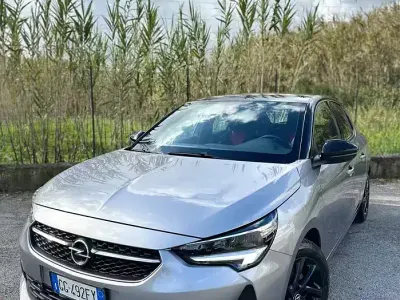 Usata Opel Corsa GS Line 102 CV (75 kW) 2021 Grigio Utilitaria