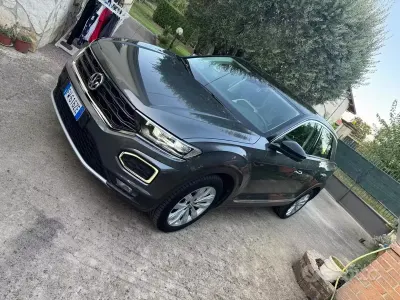 Usata VW T-Roc 116 CV (85 kW) 2019 Grigio SUV