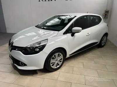 Käytetty Renault Clio IV 73 HP (53 kW) 2014 Valkoinen Sedan